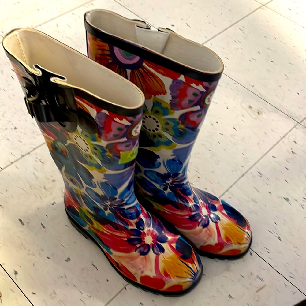 Floral design rain boots size 7